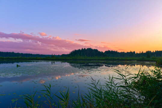Sonnenuntergang am Elbsee bei Aitrang im bayerischen Ostallg&auml;u