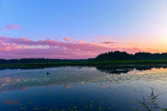 Sonnenuntergang am Elbsee bei Aitrang im bayerischen Ostallg&auml;u
