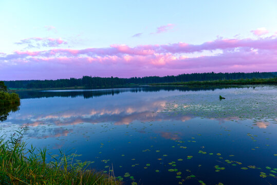 Sonnenuntergang am Elbsee bei Aitrang im bayerischen Ostallg&auml;u