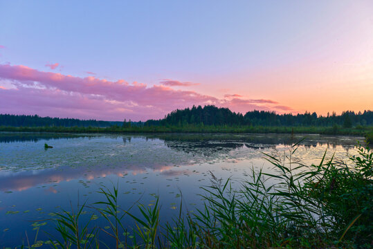 Sonnenuntergang am Elbsee bei Aitrang im bayerischen Ostallg&auml;u