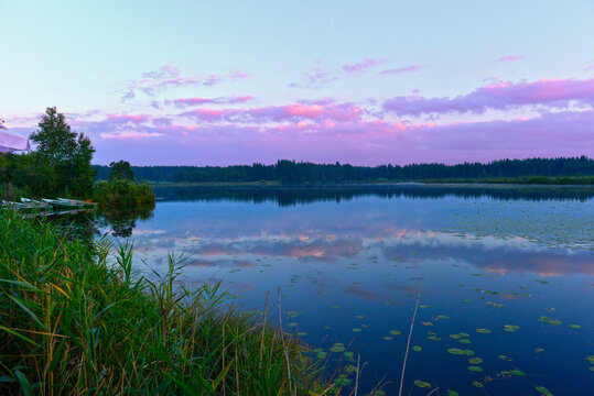 Sonnenuntergang am Elbsee bei Aitrang im bayerischen Ostallg&auml;u