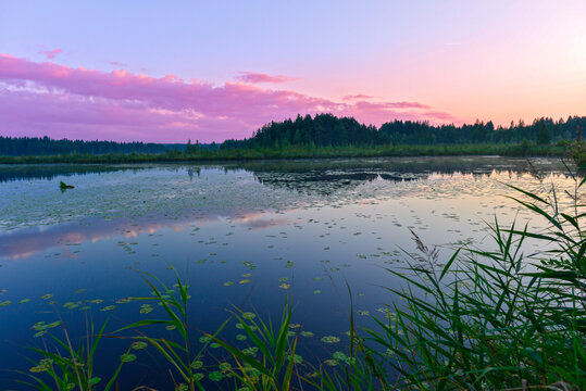 Sonnenuntergang am Elbsee bei Aitrang im bayerischen Ostallg&auml;u