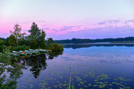 Sonnenuntergang am Elbsee bei Aitrang im bayerischen Ostallg&auml;u