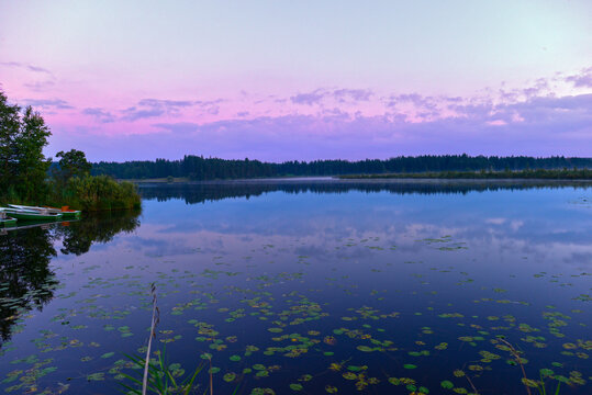 Sonnenuntergang am Elbsee bei Aitrang im bayerischen Ostallg&auml;u