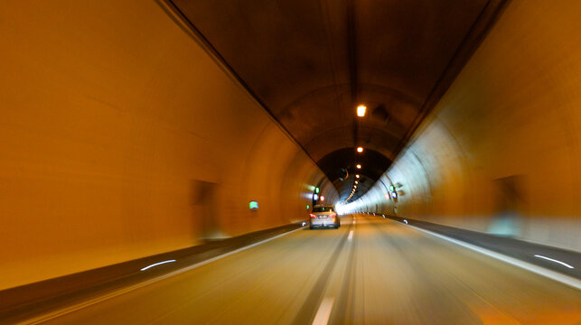 Der Kohlbergtunnel  auf der A96 in Fahrtrichtung Memmingen, Bayern