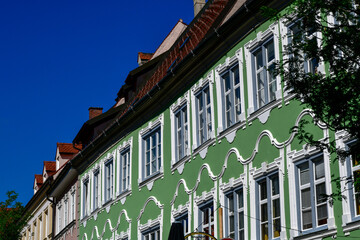 Obraz premium Denkmalgeschützte Architektur in der Kaiser-Max-Straße in Kaufbeuren, Bayern 