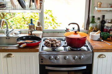Naklejka premium Cozy kitchen with cooking essentials.