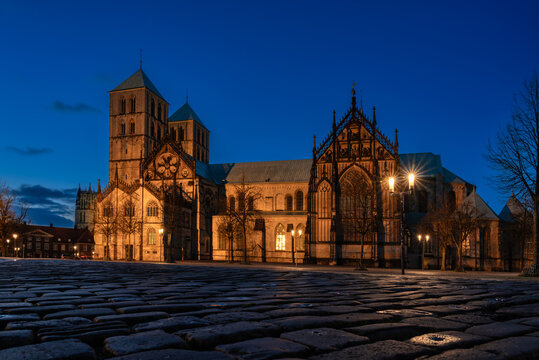 Dom in M&uuml;nster zur blauen Stunde