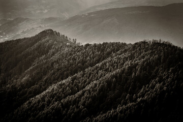 Vallée et chaine de l'Himalaya au Bhoutan © laurent