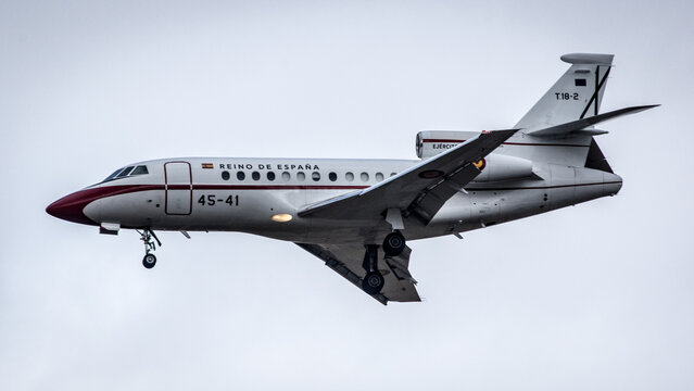 Spanish Air Force Dassault Falcon 900B approaching Torrej&oacute;n de Ardoz air base.
