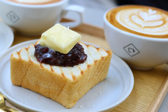 カフェでいただいたあんバター