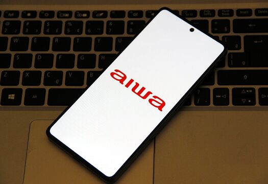 Aiwa - Marca japonesa de eletr&ocirc;nicos, famosa por aparelhos de som, fundada em 1951. O nome combina os kanjis "ai" (amor/afei&ccedil;&atilde;o) e "wa" (c&iacute;rculo/harmonia), significando aproximadamente c&iacute;rculo de amor