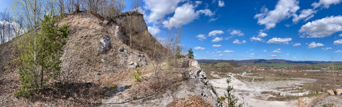 Einmal rund um den Kohnstein bei Nordhausen mit Ausblicken auf den S&uuml;dharz und Niedersachswerfen im Vorfr&uuml;hling