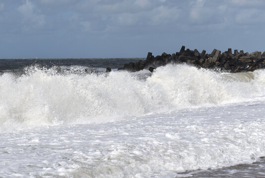 Wellenbrecher an der Nordsee