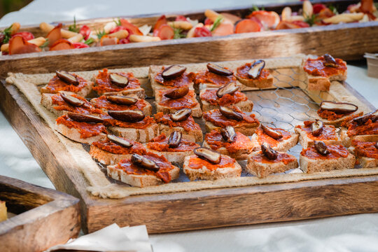Mallorcan brown bread with sobrasada and dates