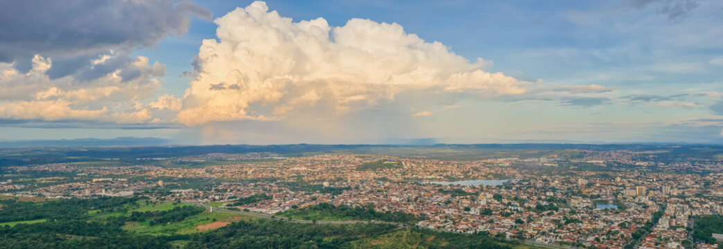 Vista panor&acirc;mica de Sete Lagoas, Minas Gerais. 