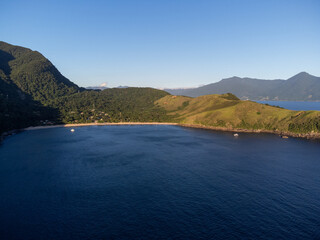 Fototapeta premium Wonderful paradisiacal Toque-Toque Grande beach in São Sebastião