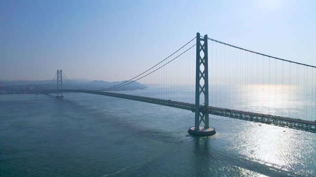 淡路島から明石海峡大橋を望む　ドローン空撮