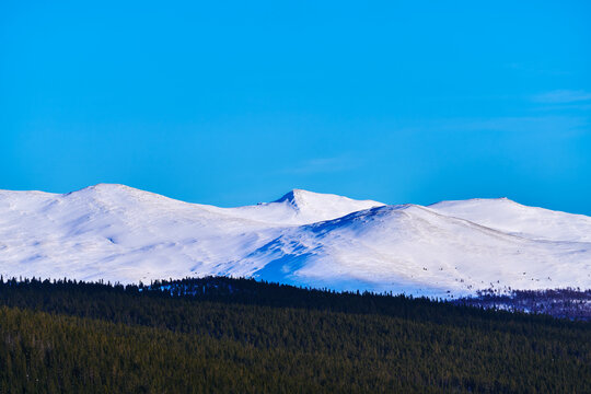 Landscape along County Road 255 between Vinstra and Sk&aring;bu, Norway, April 2026.