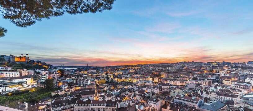 View across Lisbon, S&atilde;o Jorge Castle, sunset, Gra&ccedil;a viewpoint, Lisbon, Portugal