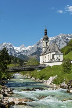 Pfarrkirche St. Sebastian, parish church, Ramsauer Bach, river, Reiteralpe behind, Ramsau, Berchtesgaden area, Upper Bavaria, Bavaria, Germany
