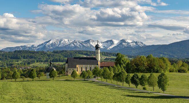 Pilgrimage church St. Marinus and Anian in Wilparting, back Mangfall mountains, community Irschenberg, Oberland, Oberbayern, Bayern, Germany