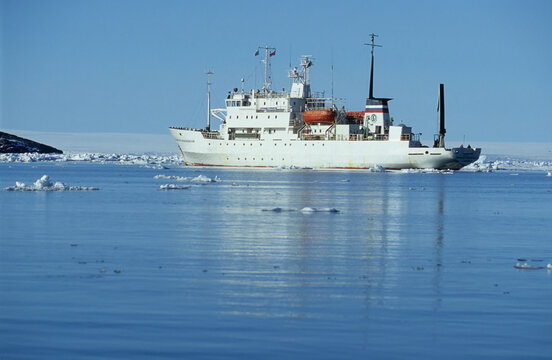 Ice breaker MS Multanovskiy in the polar sea, Spitsbergen, Svalbard, Arctic, Norway