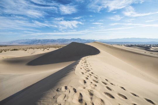 Mesquite Flat Sand Dunes, sand dune tracks, Amargosa Mountain Range foothills, Death Valley National Park, California, USA