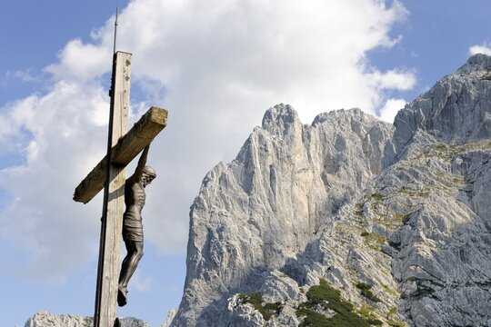 Cross, Stripsenjochhaus, Wilder Kaiser, Tyrol, Austria, Europe