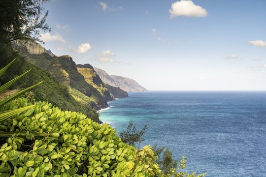 View of the Nā Pali Coast from the Kalalau Trail, Napali Coast, Kauai, Hawaii, USA