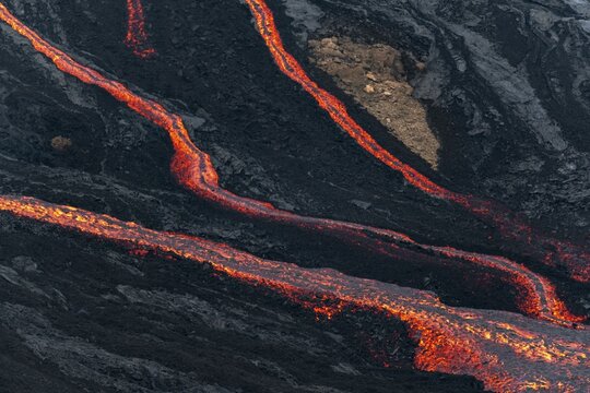 Glowing lava, lava flow, lava field, active table volcano Fagradalsfjall, Kr&yacute;suv&iacute;k volcanic system, Reykjanes Peninsula, Iceland