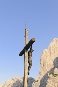Cross, Stripsenjochhaus, Wilder Kaiser, Tyrol, Austria, Europe