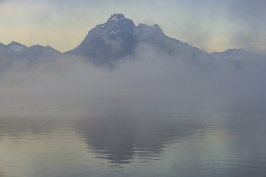 Lake Hopfensee, behind the S&auml;uling, 2047m, Ammergauer Alps, near F&uuml;ssen, Ostallg&auml;u, Allg&auml;u, Bavaria, Germany