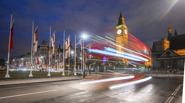 Light traces, double-deck bus, Westminster Bridge, Palace of Westminster, Houses of Parliament with reflection, Big Ben, City of Westminster, London, England, United Kingdom