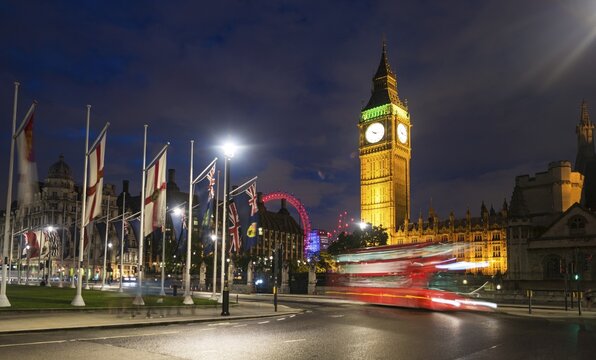Red double-decker bus in front of Big Ben, Houses of Parliament, light tracks, night scene, City of Westminster, London, London region, England, Great Britain