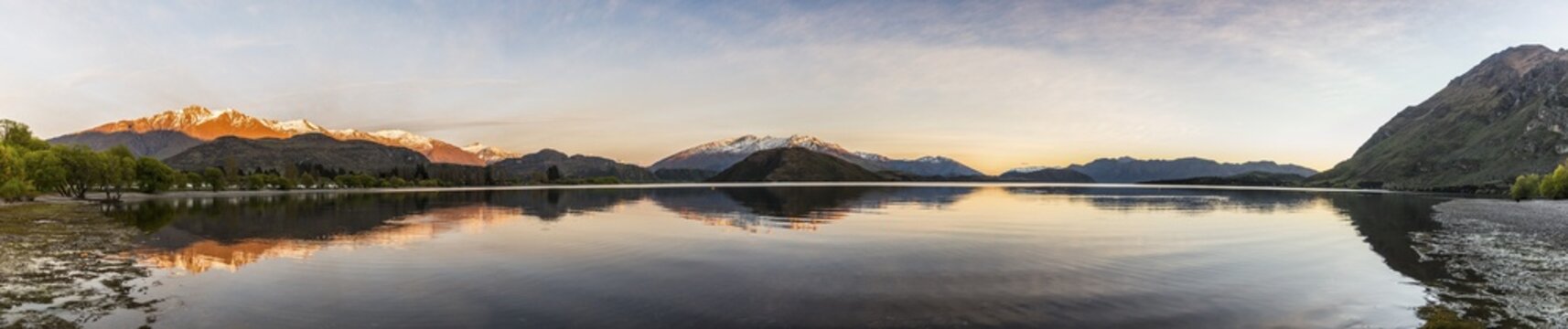 Sunrise, morning atmosphere, mountains reflected in Wanaka Lake, Rocky Peak, Glendhu Bay, Otago, Southland, New Zealand