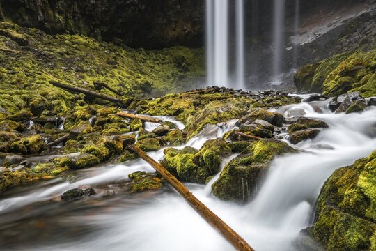 Waterfall, Tamanawas Falls, time exposure, wild river Cold Spring Creek, Oregon, USA