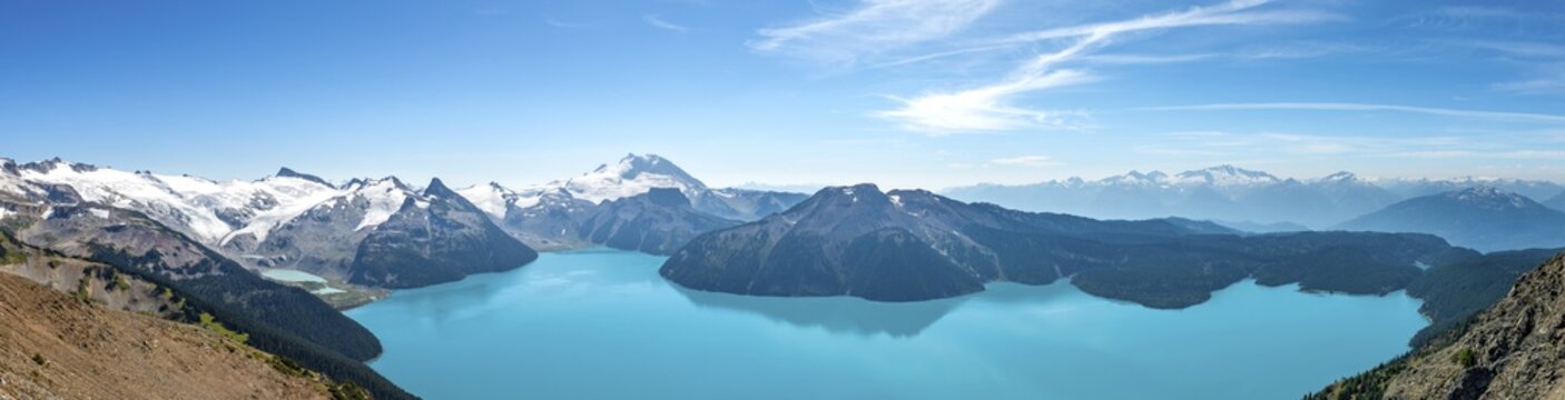 View from Panorama Ridge hiking trail, turquoise glacial Garibaldi Lake, Guard Mountain and Deception Peak, glacier behind, Panorama, Garibaldi Provincial Park, British Columbia, Canada