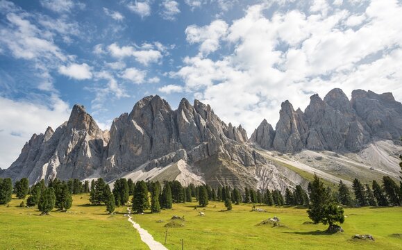 Hiking trail near Gschnagenhardt Alm, behind Geislerspitzen, Villn&ouml;sstal, Sass Rigais, Dolomites, South Tyrol, Italy
