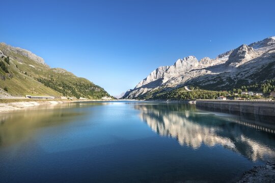 Fedaia-Stausee, Lake Fedaia, links Marmolada, Dolomiten, S&uuml;dtirol, Trentino-Alto Adige, Italien