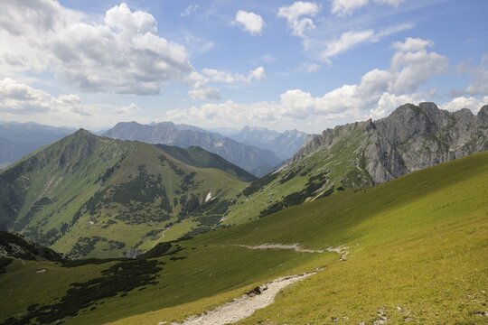 Mt. Polster, 1910m, left, with Leobner Huette mountain lodge, Trenchtling, Hochschwab, Styria, Austria, Europe