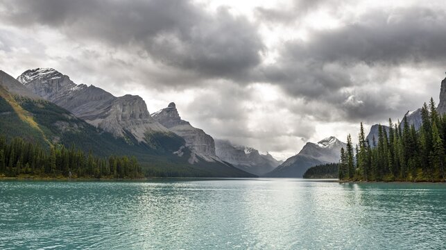 Turquoise blue glacial lake Maligne Lake, mountains Mount Paul, Monkhead and Mount Warren in the back, Maligne Valley, autumn, Jasper National Park National Park, Canadian Rocky Mountains, Alberta, Canada