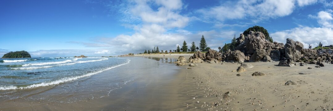 Sandy beach beach of Mount Manganui with island Motiti Island, Tauranga, Bay of Plenty, North Island, New Zealand
