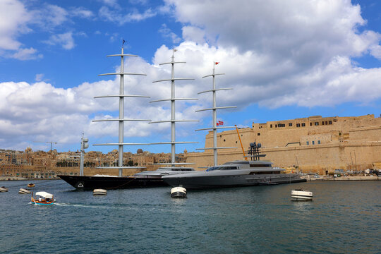 BIRGU MALTA: View of yachts moored in the marina with views towards Senglea to the left Vittoriosa to the right and Valletta to the rear Vittoriosa Malta Europe,