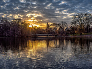 Fototapeta premium Bow bridge early morning in spring