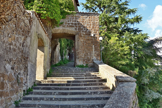 Capranica sulla Via Francigena , vicoli e case del centro storico, Tuscia, Lazio, Italia