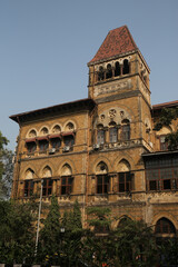 Obraz premium MUMBAI, INDIA – JANUARY 8, 2025: Central Telegraph Office in Mumbai city, Maharashtra, India. Mumbai landmark, Bombay monument, sight. Bombay street. Indian style, colonial architecture