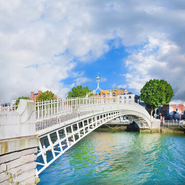 The most famous bridge in Dublin called "Half penny bridge" (Europe - Ireland)