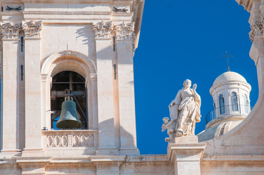 Closeup view of the statues of the Evangelists in the upper part of the baroque San Nicol&ograve; Cathedral in Noto, Sicily. 