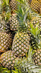 Obraz premium Ripe juicy pineapples at the market, close-up